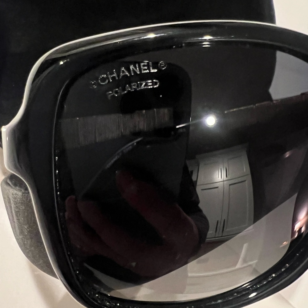 Stylish Black Sunglasses - Picture 9 of 10